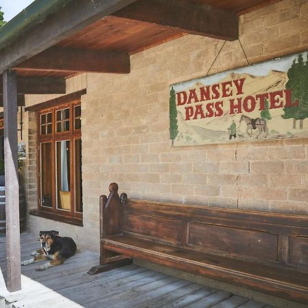 Ranfurly The Danseys Pass Hotel מראה חיצוני תמונה